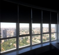 Тканевые ролеты vs жалюзи: основные отличия